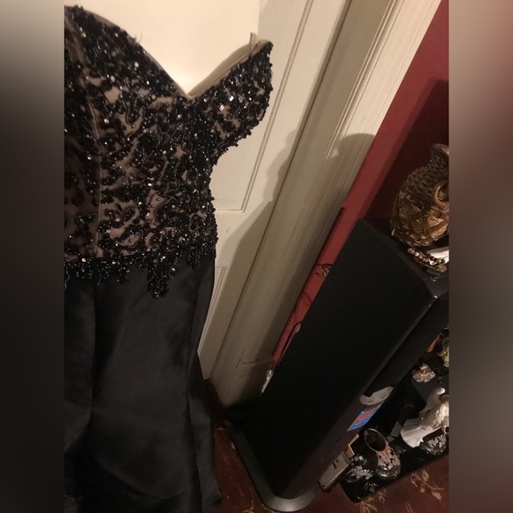 Preowned strapless beige/ sblk prom- formal dress size( 8 - Picture 9 of 16